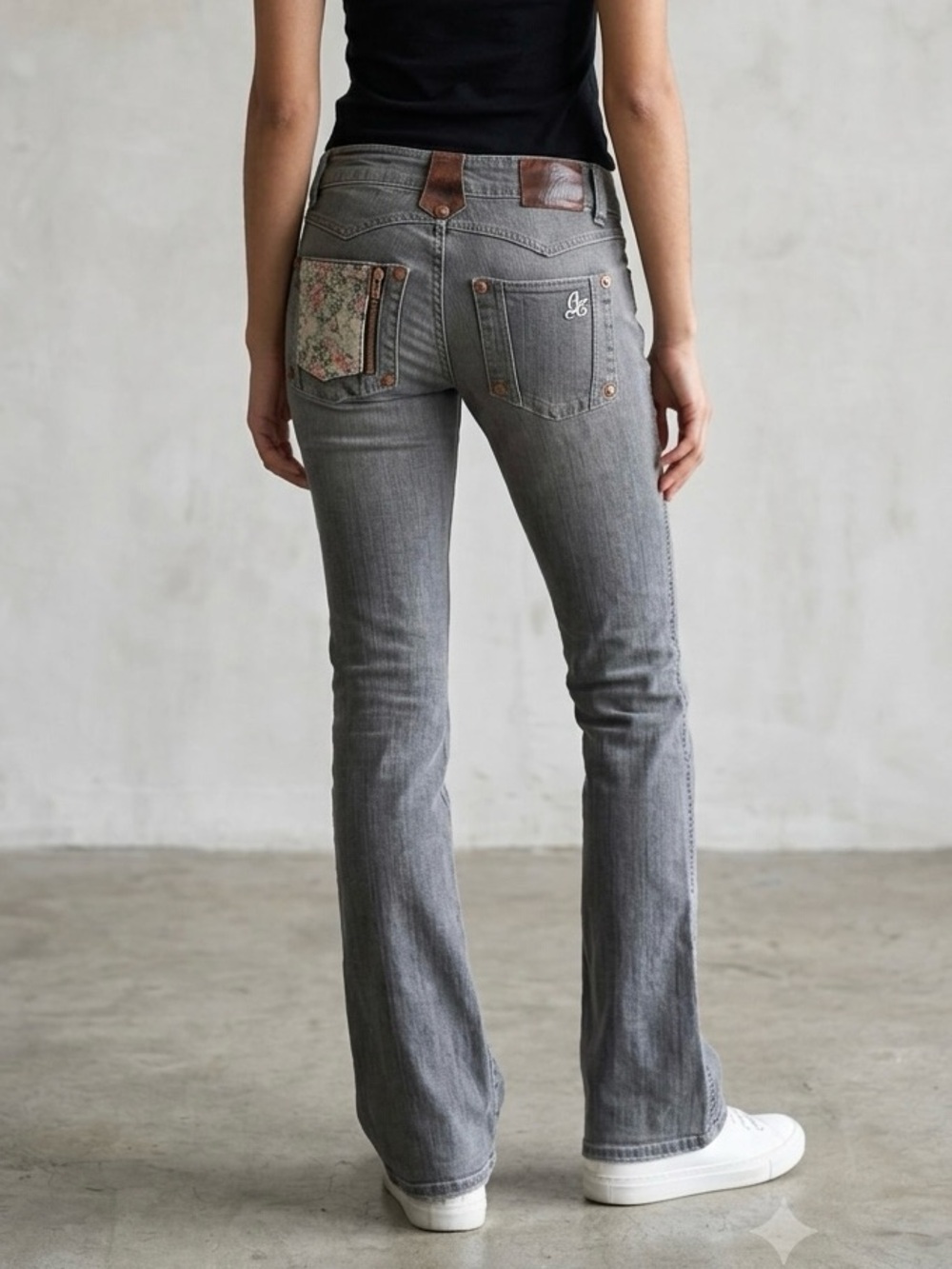 RARE Vintage Y2K Gridlock Low Rise Flare Jeans Size 26 Grey Floral Pocket